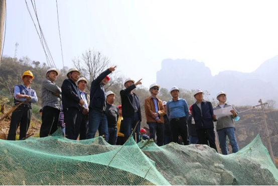第六期：周昌栋等三位专家到长阳指导大桥建设359.png